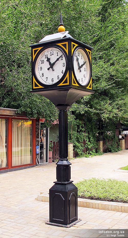 Часы на Бульваре Пушкина
